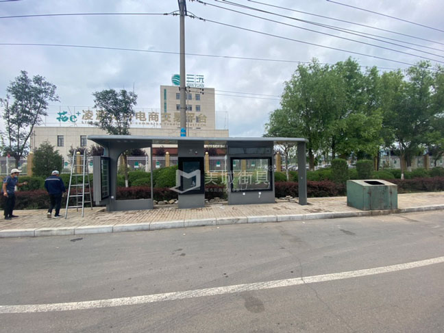 供應遼（liáo）寧公交（jiāo）候車亭安裝完畢